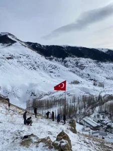 Gençler Bayrağı Tepelere Taşıdı