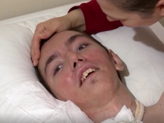 Girdiği iddia sonucu felç kalan genç yardım bekliyor