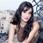 Hande Erçel, Paris Moda Haftası’nda! Çizmeleri gündem oldu