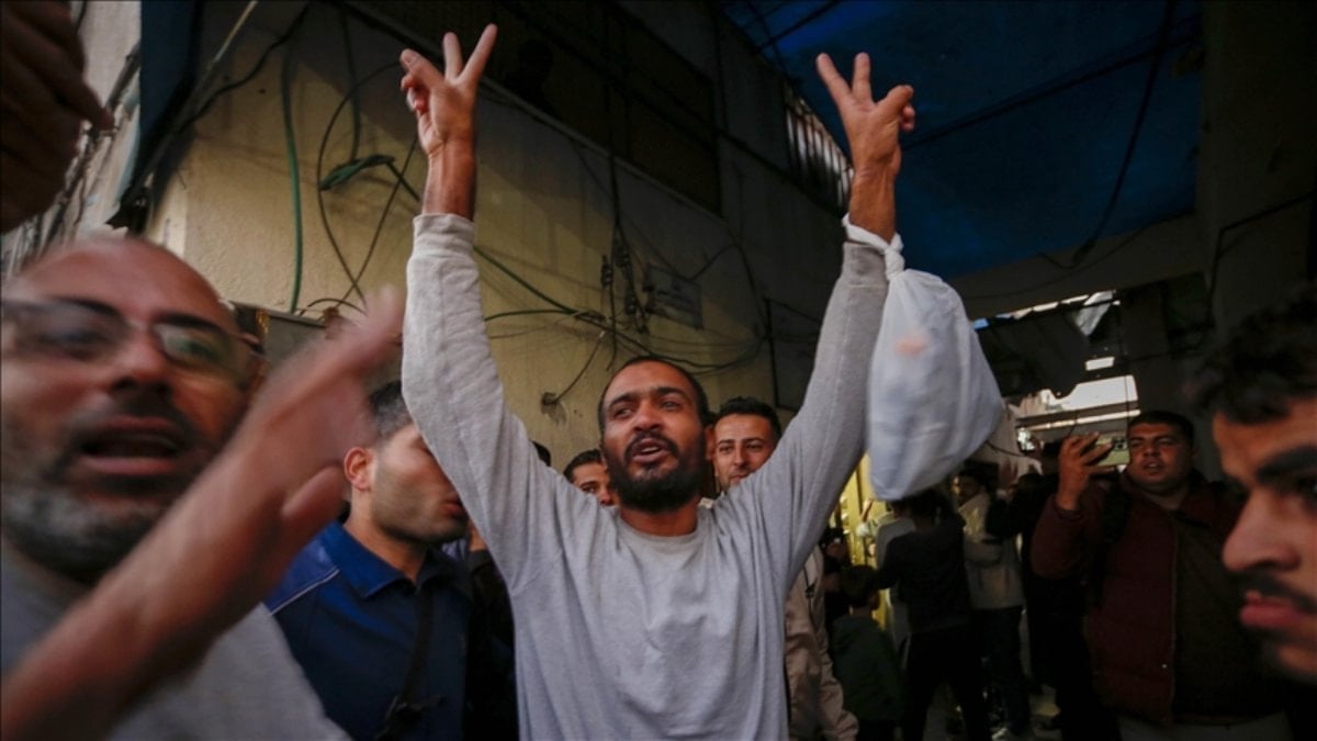 İsrail, Gazze’de alıkoyduğu 5 Filistinli esiri serbest bıraktı