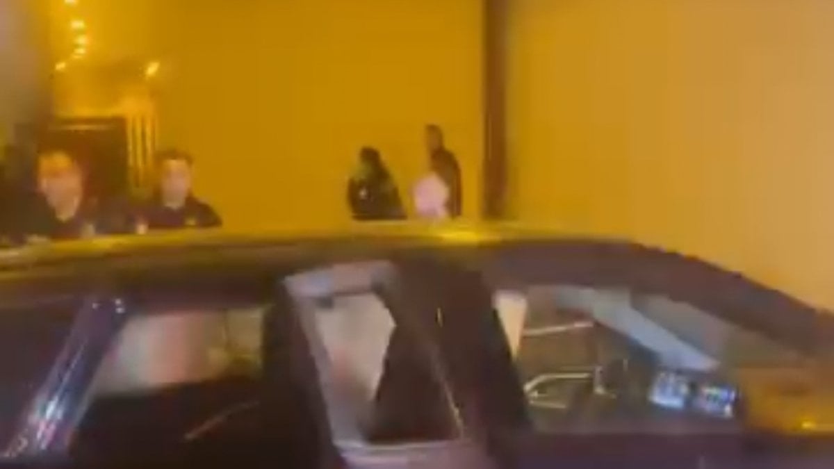 İstanbul’da caddede kalaşnikoflu saldırı kamerada