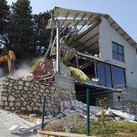 Kaçak villa yıkıldı