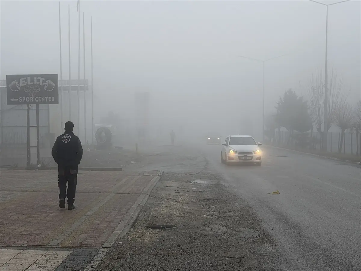 Kahta’da Yoğun Sis Trafiği Olumsuz Etkiledi