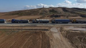 Kamışlı’ya insani yardım koridorlarından yardım gönderiliyor