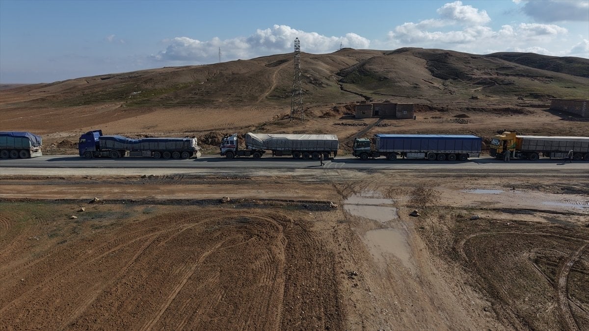 Kamışlı’ya insani yardım koridorlarından yardım gönderiliyor