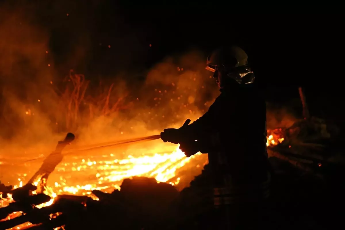 Kastamonu’da Yangın: 3 Ev Zarar Gördü