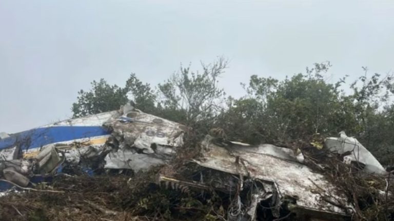 Kolombiya’da düşen uçaktaki 15 kişiden kurtulan olmadı