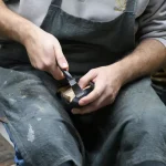 Körüklü çizme ustası, mesleğini oğluyla birlikte yaşatıyor