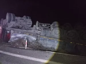 Osmaneli’nde Çekici Devrildi: 3 Yaralı