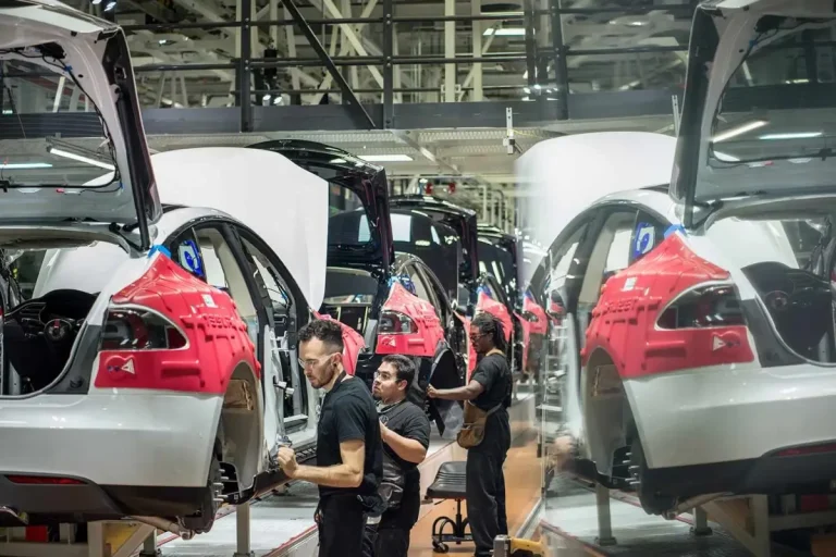 Otomotiv devinden radikal karar! Amiral gemisi 2 modelini rafa kaldırdı