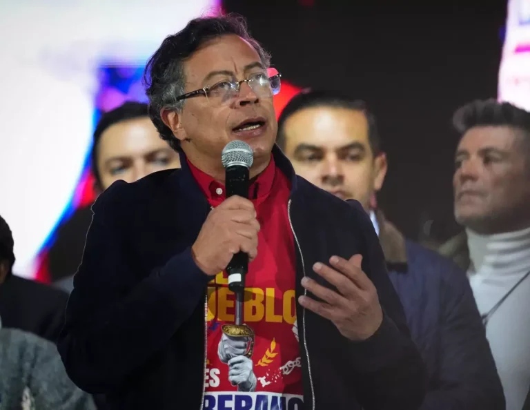 Petro’dan Maduro’nun İadesi Çağrısı