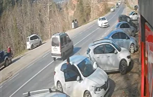 Tarsus’ta Hafif Ticari Araç Devrildi