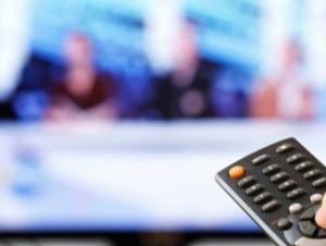 Televizyon başında oturmak, oturarak çalışmaktan riskli