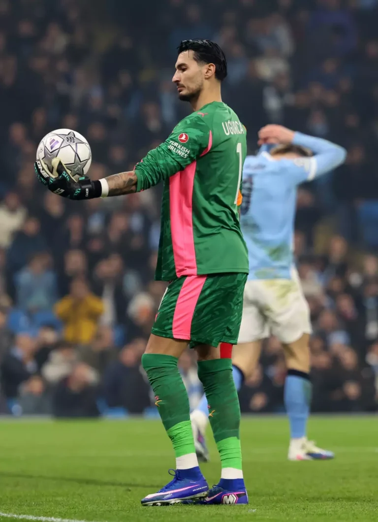 Uğurcan Çakır, Şampiyonlar Ligi’nde Parlıyor