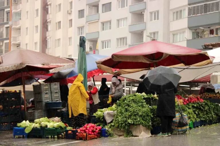 Yağmur Menteşe Pazarında Alışverişi Etkilemedi