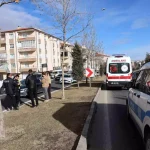 Yaya geçidine 100 metre mesafede karşıya geçerken otomobilin çarptığı şahıs hayatını kaybetti