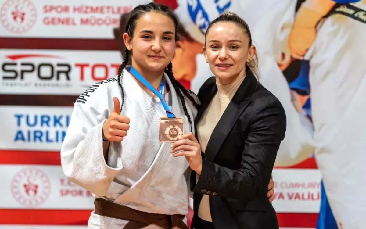 Yunusemreli Kevser’den milli takıma uzanan bronz
