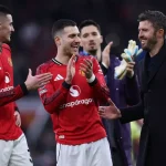 6 maçta 1 kez kazanan Manchester United’ın başına geçti, 3’te 3 yapıp gönülleri fethetti