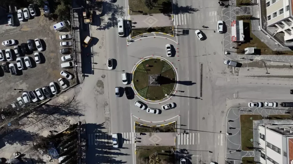 6 ŞUBAT DEPREMLERİNİN ÜÇÜNCÜ YILI – Adıyaman’daki “saat kulesi” 3 yıldır 04.17’yi gösteriyor