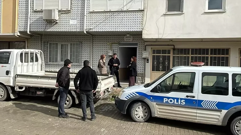 98 Yaşındaki Adam Evinde Ölü Bulundu