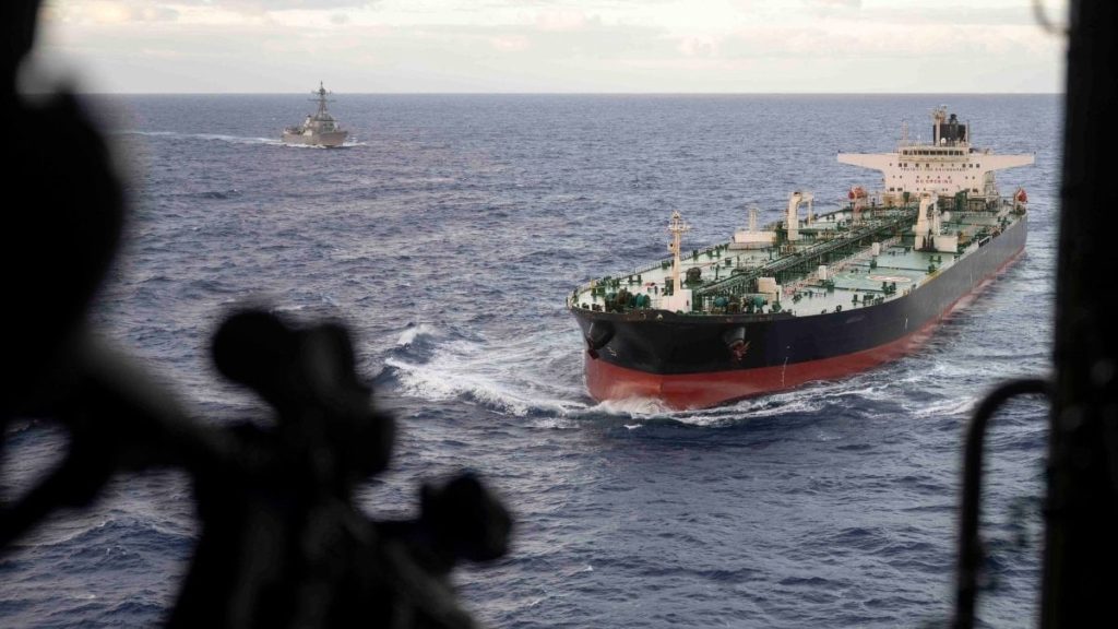 ABD güçleri Hint Okyanusu’nda petrol tankerine el koydu