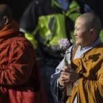 ABD’de barış için 3 bin 700 kilometre yürüdüler: Budist keşişler Washington’da