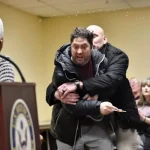 ABD’li siyasetçiye elma sirkesiyle saldıran kişi hakim karşısına çıkacak