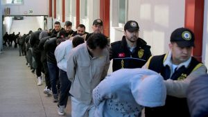 Adana merkezli usulsüz reçeteyle aldıkları ilaçları satan çeteye operasyon