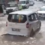 Adana’da 15 dakikalık sağanak, hayatı felç etti