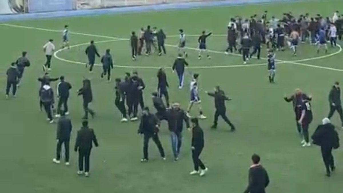 Adana’da liseler arası maçta kavga