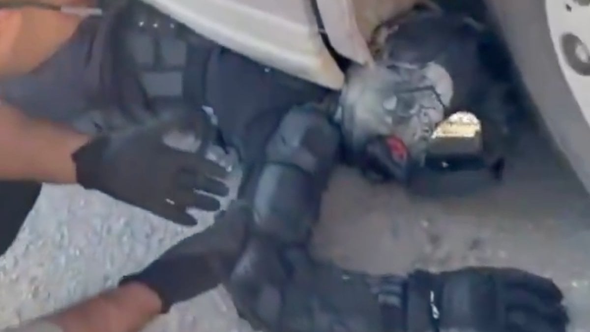 Adana’da mucizevi kurtuluş: Tır altında kalan sürücü kazayı hafif yaralı atlattı