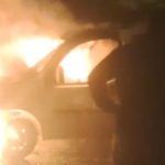 Adana’da park halindeki otomobil alev alev yandı