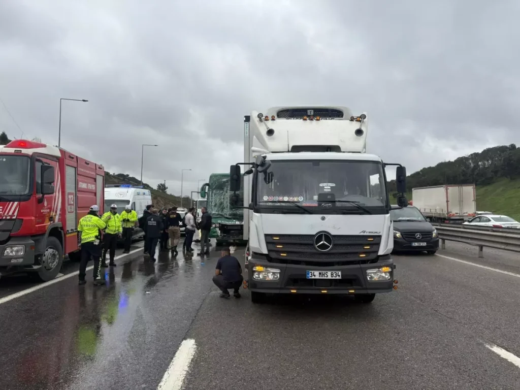 Adana’da Sağanak Yağış Trafiği Vurdu