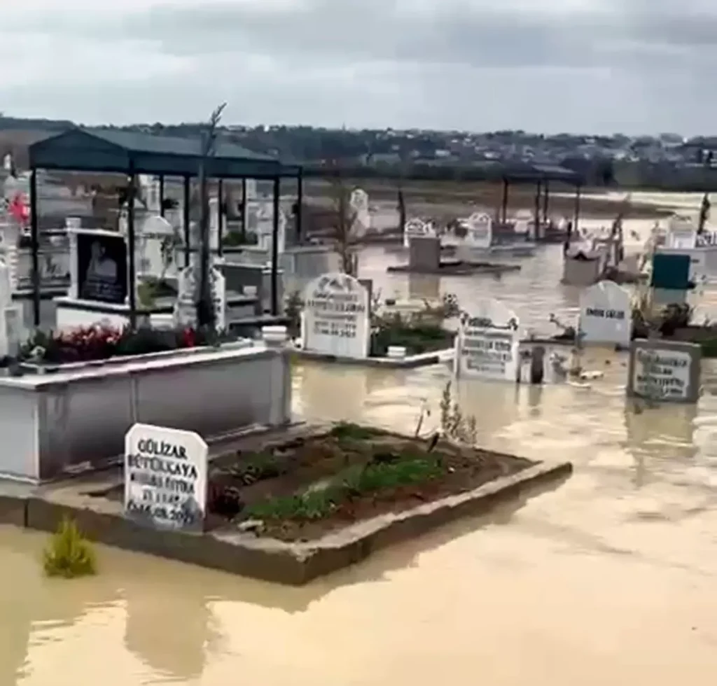Adana’da Sel Felaketi: 138 Kg Yağış Düştü
