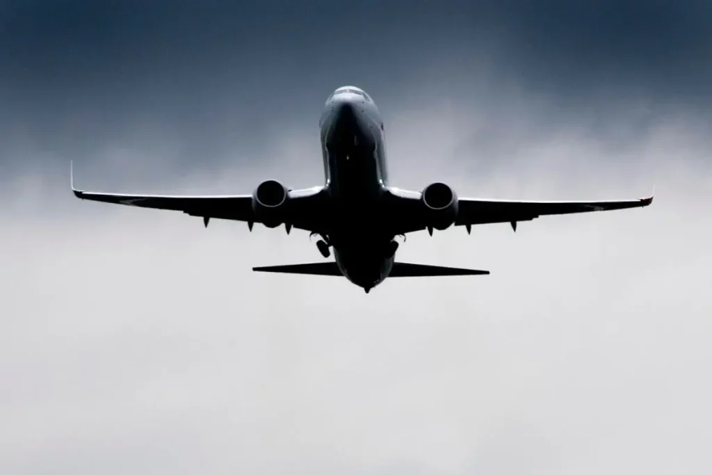 AJet Uçağı, Rahatsızlanan Yolcu Nedeniyle Ankara’ya Acil İniş Yaptı