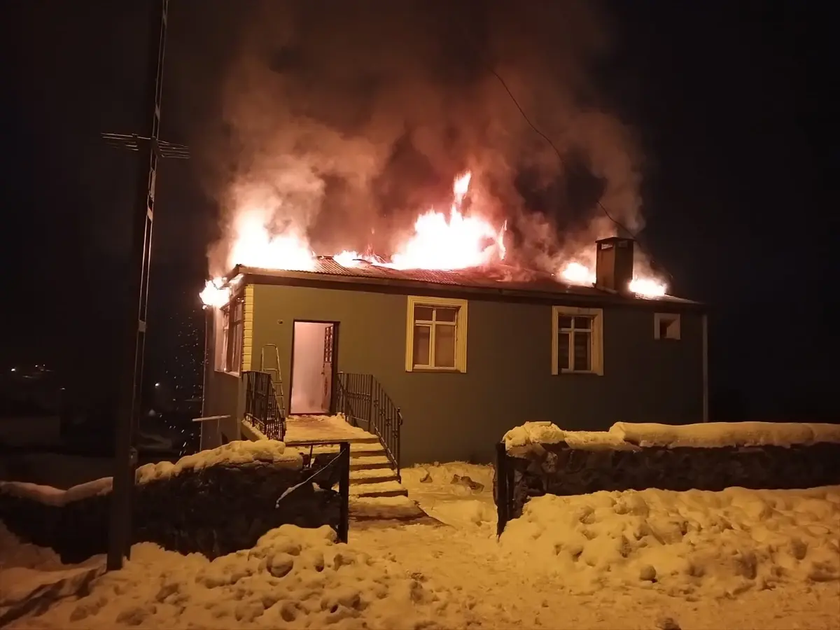 Akyaka’da İmamın Evinin Yangını