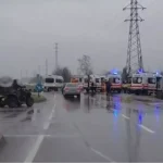 Akyazı’da Ambulans ve Minibüs Çarpıştı