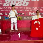 Alaşehirli karateciler Bakü’de madalyaları kaptı