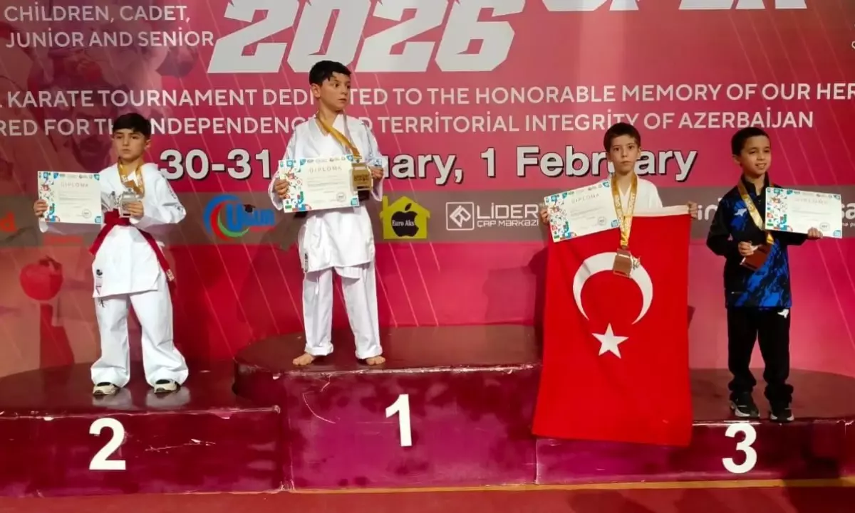Alaşehirli karateciler Bakü’de madalyaları kaptı