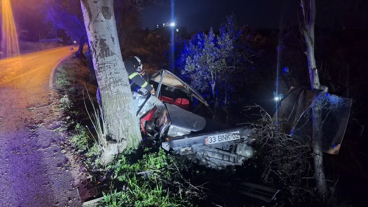 Altınözü’nde Ağaca Çarpan Araçta Sürücü Yaralandı