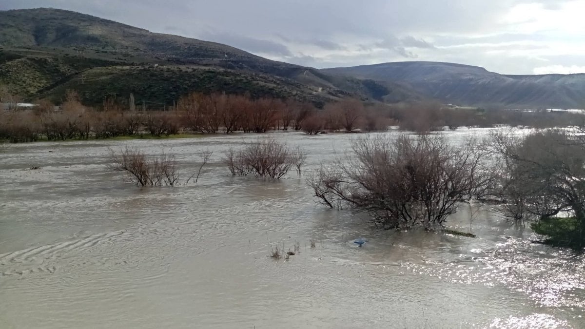 Ankara’da sağanak dereyi taşırdı, tarım arazileri zarar gördü
