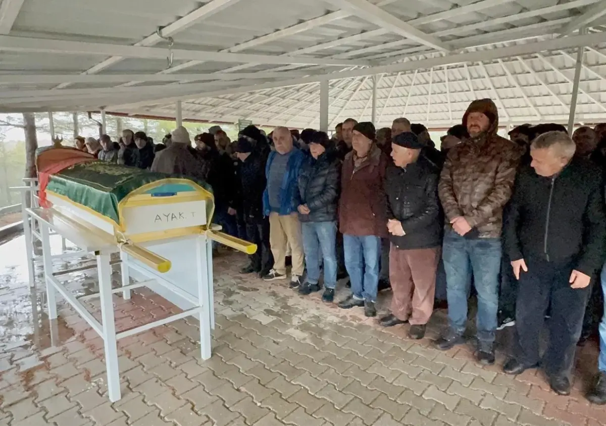 Anne ve Kız Yolcu Otobüsü Kazasında Hayatını Kaybetti