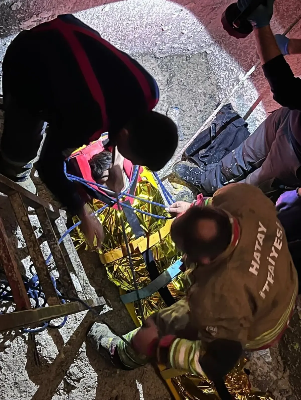 Antakya’da İnşaat Çukuruna Düşen İşçi Yaralandı