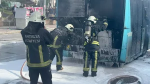 Antalya’da Halk Otobüsünde Yangın