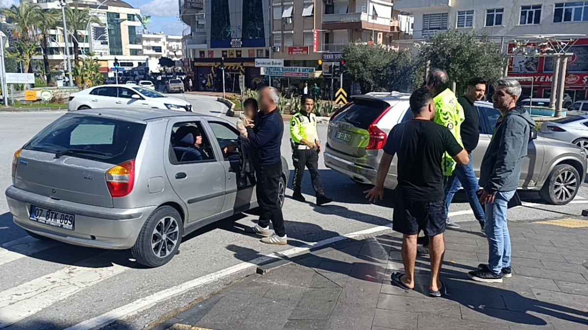 Antalya’da kaza yapan motosikletli ısrarla polisi çağırdı, zararlı çıktı