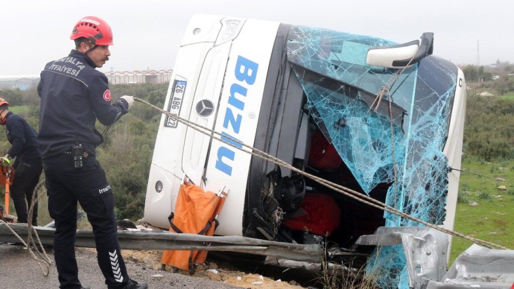 Antalya’da kazada kopup dikilemez denilen uzuvlar için 10 saatlik başarılı ameliyat