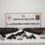 Antalya’da ruhsatsız silah operasyonu