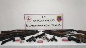 Antalya’da ruhsatsız silah operasyonu