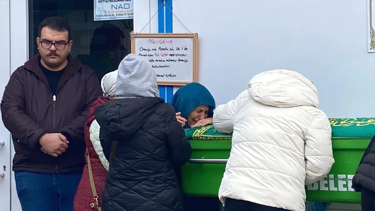 Antalya’daki Otobüs Kazasında Hayatını Kaybeden Aslı Çevik Defnedildi