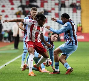 Antalyaspor 1-0 Trabzonspor: İlk Yarı Sonucu